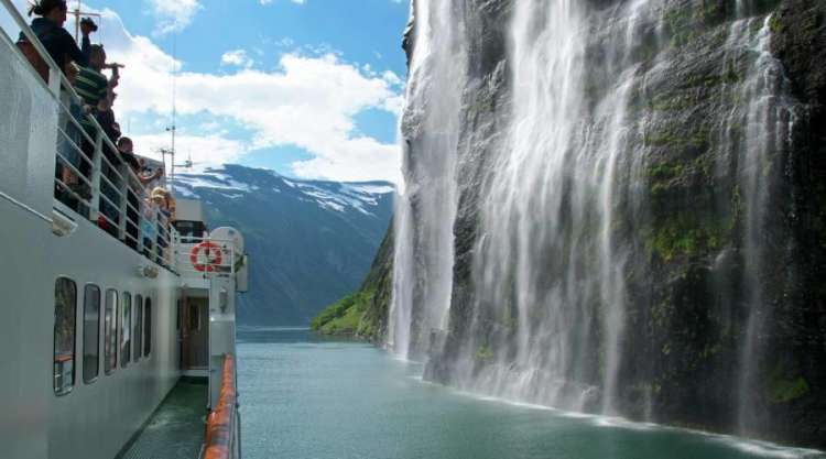 cascata nel fiordo